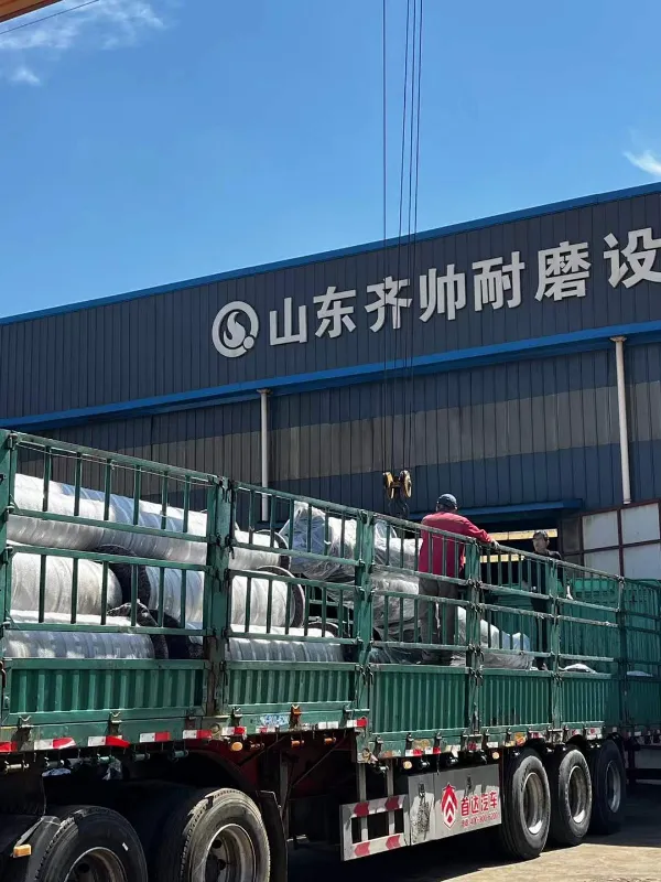 Một lô ống composite lưỡng kim chịu mài mòn Qishuai đã được chất đầy và vận chuyển đến Nga.